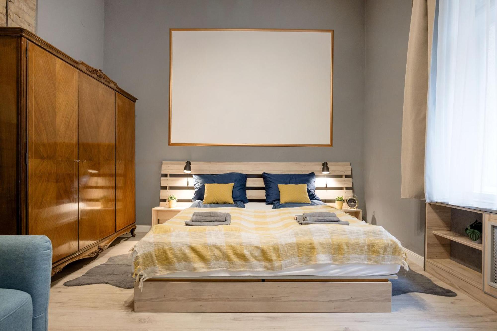 Urban Tranquillity By The Main Shopping Street Apartment Budapest Ngoại thất bức ảnh
