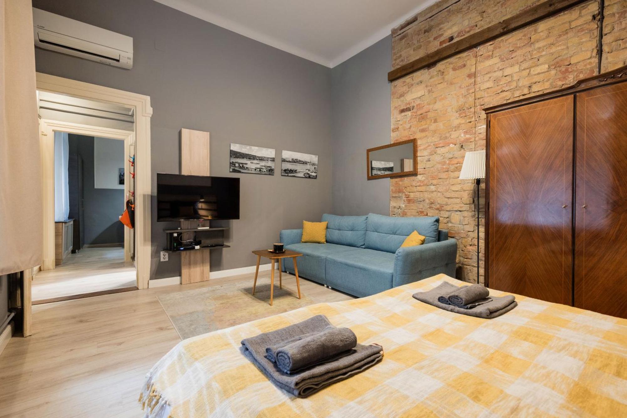 Urban Tranquillity By The Main Shopping Street Apartment Budapest Ngoại thất bức ảnh